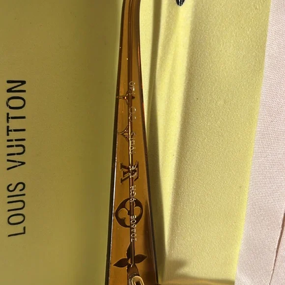 Louis Vuitton 'Obsession GM' Glitter Honey sunglasses. - Picture 6 of 8